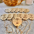 Ballon en bois gravé forme ronde "12 mois", premier anniversaire bébé, 
souvenir naissance, bois naturel artisanal, décoration chambre bébé