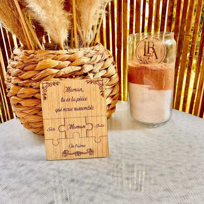 Détail gravure sur bois naturel – pièce puzzle personnalisée