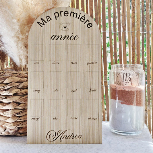 Panneau en Bois Personnalisé – Suivi Photo Bébé 1ère Année | Cadeau Naissance Unique