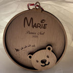 Boule Premier Noël Bébé Prénom Gravé avec Ours en Bois  | Les Bois d'Alba