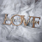 Décoration LOVE en bois gravée avec deux prénoms entrelacés et cœur, 
personnalisée artisanale cadeau mariage Saint-Valentin couple romantique