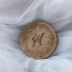 Plaques en bois gravées "It's a Girl" et "It's a Boy", annonce naissance 
bois naturel, photo annonce baby shower, décoration chambre bébé artisanale
