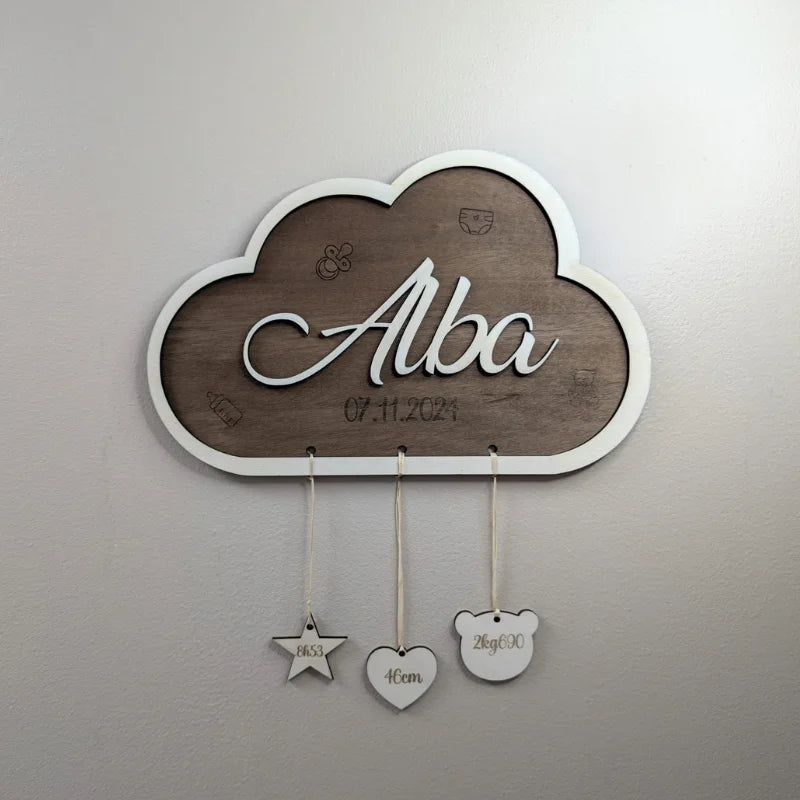 Plaque de naissance nuage en bois personnalisée avec prénom, date, heure, taille et poids