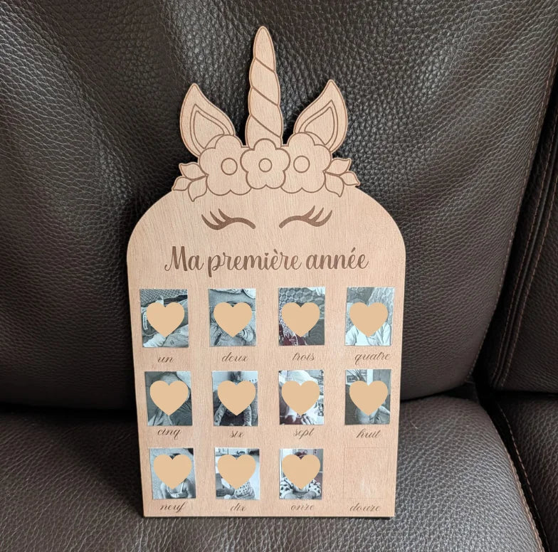 Tableau “Ma première année” licorne en bois – support photos bébé personnalisé