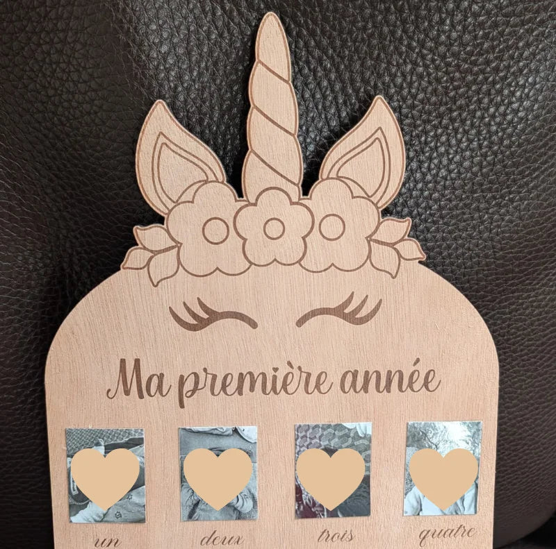 Case photo mois bébé sur tableau première année en bois