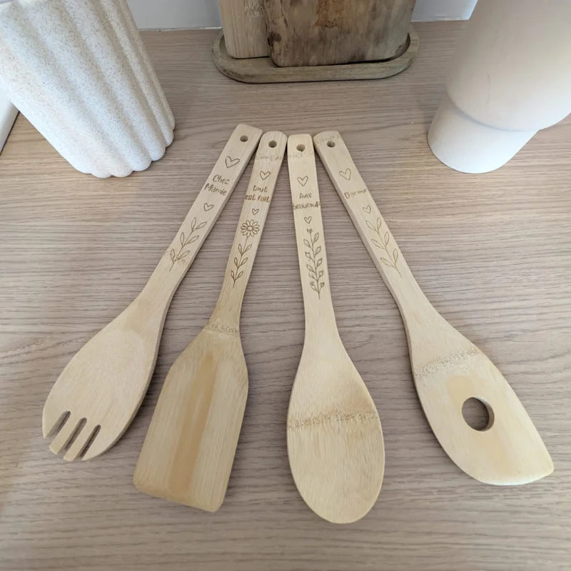 Lot de 4 ustensiles de cuisine en bambou gravés avec message pour Mamie